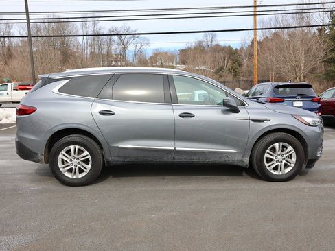 Used 2020 Buick Enclave Essence image 8