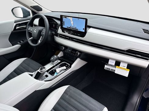 New 2026 Mitsubishi Outlander SE image 31