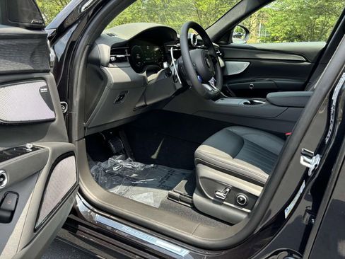 New 2024 Maserati Grecale GT image 23