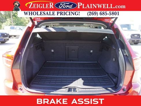 Used 2023 Volvo XC40 B5 Plus w/ Protection Package Premier image 10