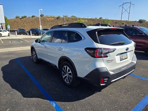 Used 2022 Subaru Outback Premium AWD/4WD image 3