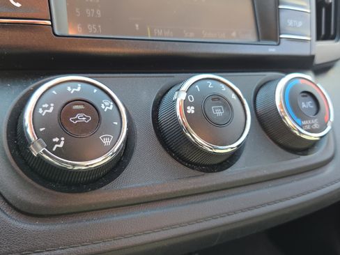 Used 2016 Toyota RAV4 LE image 25