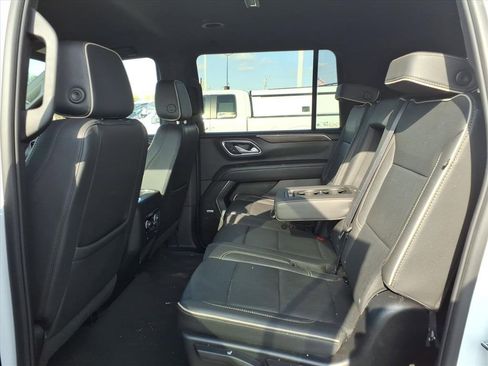 Used 2024 Chevrolet Suburban Premier image 5