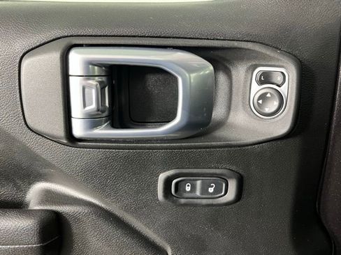 Used 2022 Jeep Wrangler Unlimited Sport AWD/4WD image 19