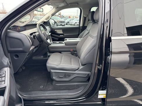 Used 2025 Ford Expedition Active RWD image 11