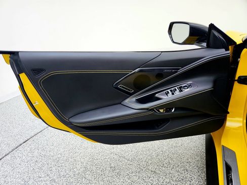 Used 2025 Chevrolet Corvette Stingray Premium Conv w/ Z51 Performance Package image 21