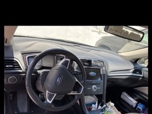 Used 2017 Ford Fusion Titanium FWD image 9