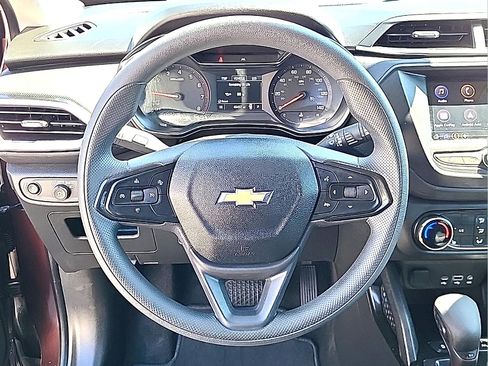 Used 2023 Chevrolet TrailBlazer LT FWD image 16