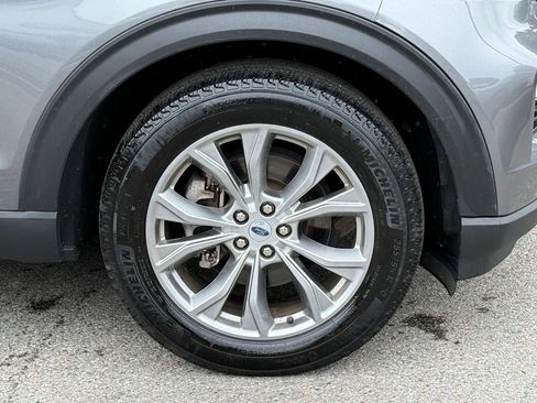 Used 2023 Ford Explorer XLT w/ Equipment Group 202A AWD/4WD image 12
