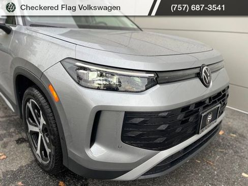 New 2026 Volkswagen Tiguan SE image 2