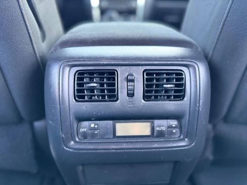 Used 2015 Nissan Pathfinder SV image 35