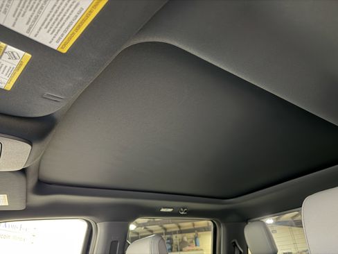 Used 2025 Ford F150 Lightning Lariat image 5