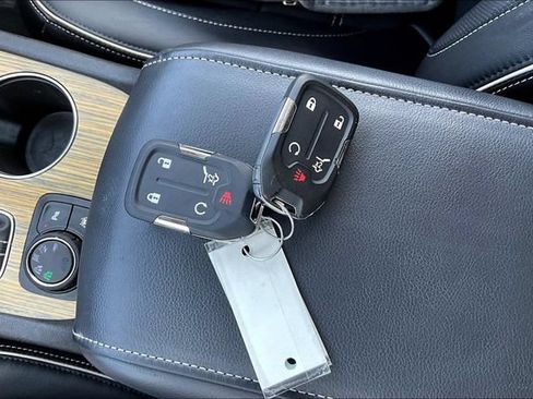 Used 2019 GMC Acadia Denali w/ Technology Package AWD/4WD image 35