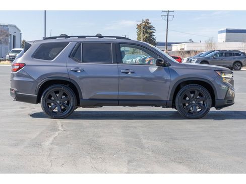 Used 2025 Honda Pilot Black Edition image 2