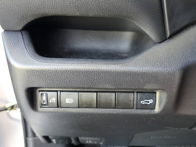 Used 2022 Toyota RAV4 XLE w/ Convenience Package FWD image 23