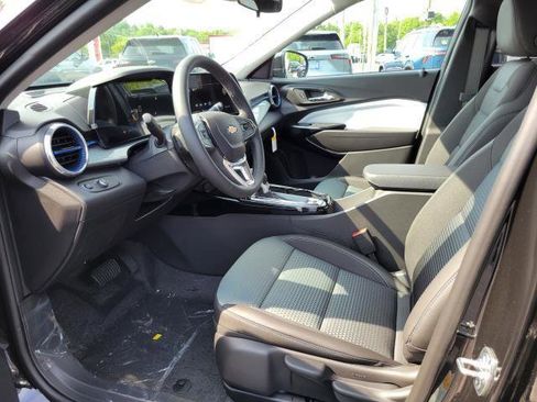 New 2026 Chevrolet Trax LT w/ LT Convenience Package FWD image 8