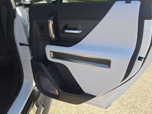 New 2025 GMC Hummer EV 2X image 10