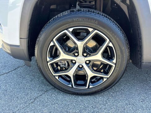 Certified 2024 Jeep Compass Limited w/ Sun and Sound Group AWD/4WD image 8