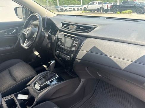 Used 2017 Nissan Rogue SV FWD image 34