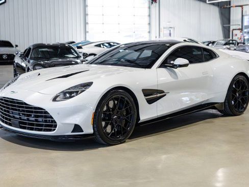 Used 2025 Aston Martin Vanquish RWD image 2