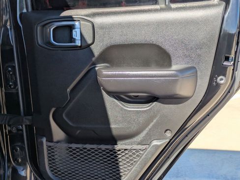 Used 2022 Jeep Gladiator Willys image 26