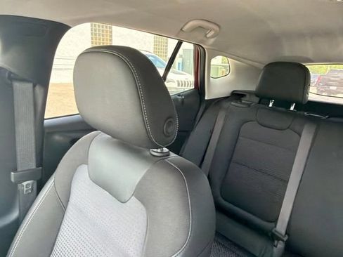 Used 2025 Chevrolet Trax LT FWD image 54