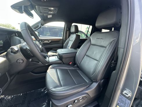 Used 2025 GMC Yukon XL Denali AWD/4WD image 21