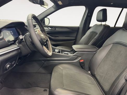 New 2025 Jeep Grand Cherokee Altitude AWD/4WD image 7
