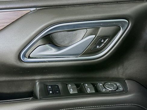 Used 2022 Chevrolet Suburban Z71 w/ Luxury Package image 21