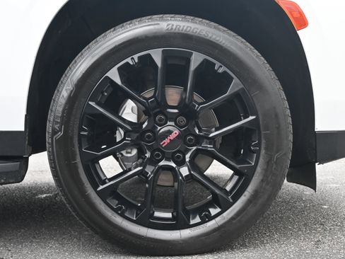 Used 2022 GMC Yukon SLT w/ SLT Premium Package image 24