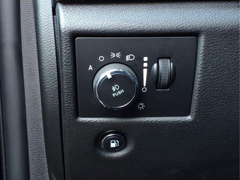 Used 2020 Jeep Grand Cherokee Altitude AWD/4WD image 19
