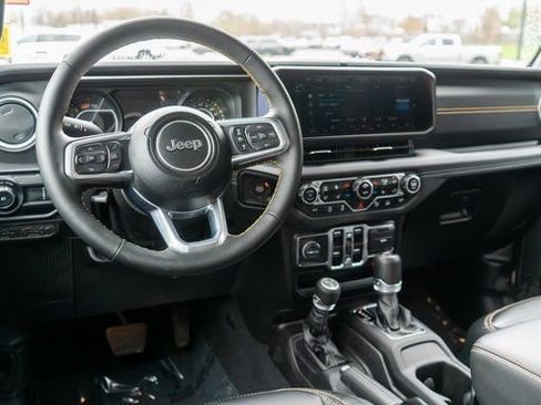 Used 2024 Jeep Wrangler Unlimited Sahara w/ Technology Group AWD/4WD image 14