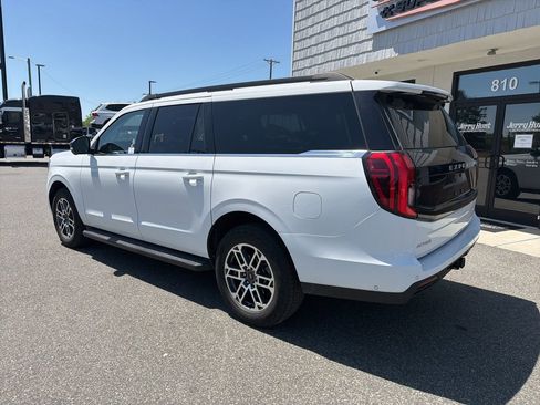 Used 2025 Ford Expedition Max Active AWD/4WD image 6