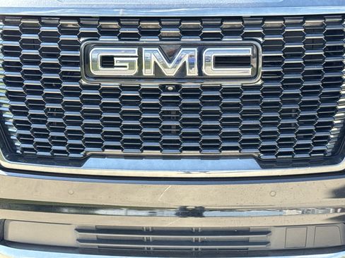 Used 2023 GMC Yukon Denali Ultimate AWD/4WD image 10