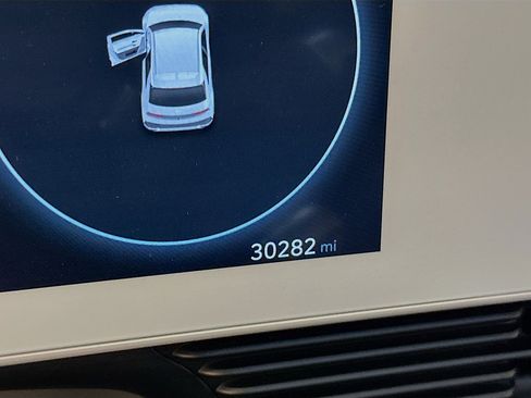 Used 2024 Hyundai Ioniq 5 SE image 19