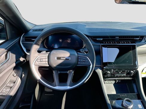 New 2025 Jeep Grand Cherokee Laredo image 31