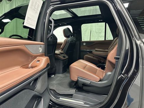 Used 2025 Lincoln Navigator L Reserve image 45