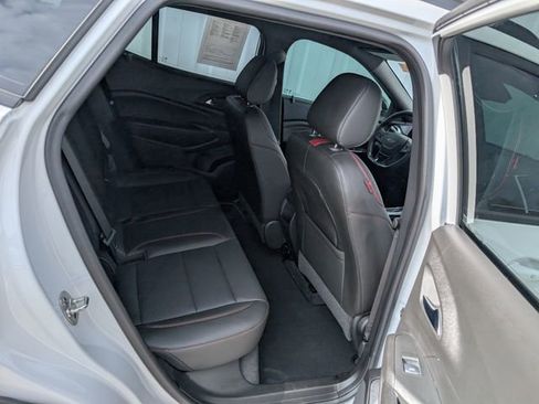 Used 2025 Chevrolet Trax RS w/ Driver Confidence Package FWD image 19