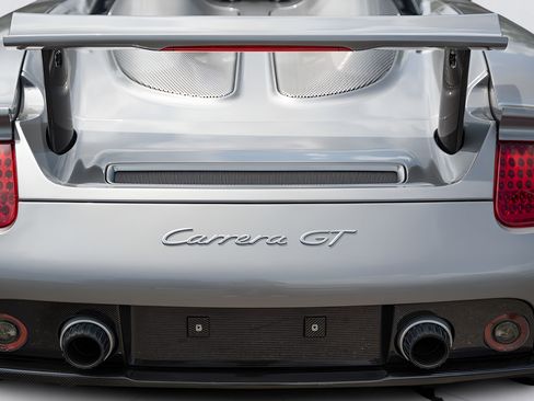 Used 2005 Porsche Carrera GT RWD image 17