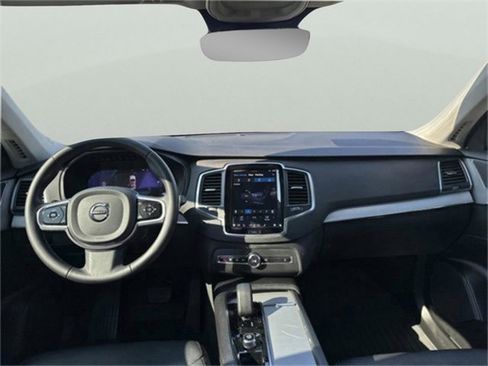 Used 2023 Volvo XC90 B5 Core image 21