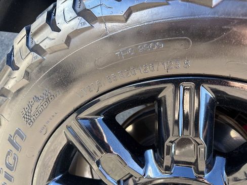 Used 2024 GMC Sierra 3500 AT4 w/ AT4 Premium Plus Package image 38