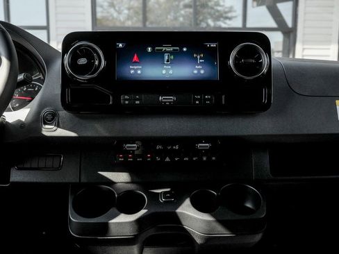 Used 2025 Mercedes-Benz Sprinter 2500 image 20