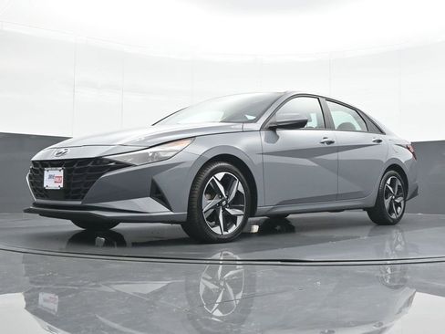 Used 2023 Hyundai Elantra SEL w/ Convenience Package image 17