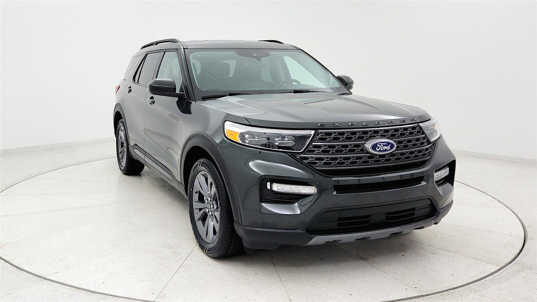Used 2024 Ford Explorer XLT RWD image 8
