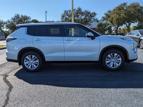 New 2025 Mitsubishi Outlander ES image 4