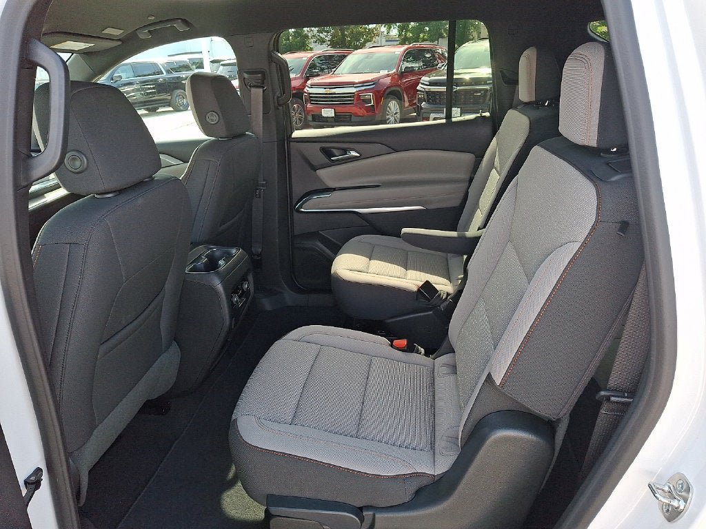 Certified 2024 Chevrolet Traverse LT w/ Midnight/Sport Edition FWD image 11