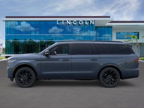 New 2025 Lincoln Navigator L Reserve w/ Jet Appearance Package AWD/4WD image 3