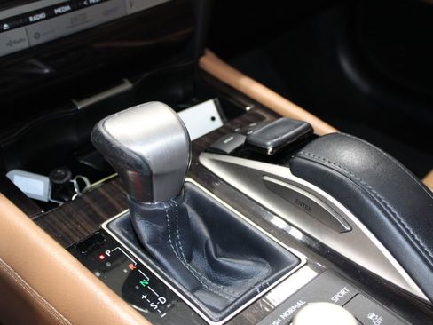 Used 2016 Lexus LS 460 w/ Comfort Package RWD image 27