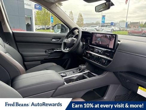 New 2026 Nissan Pathfinder Platinum w/ Cargo Package AWD/4WD image 10