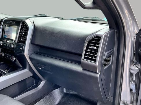 Used 2018 Ford F150 XLT w/ Equipment Group 302A Luxury AWD/4WD image 19